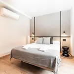 Ando Boutique Апартаменти *
