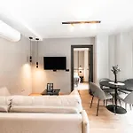 Ando Boutique Апартаменти